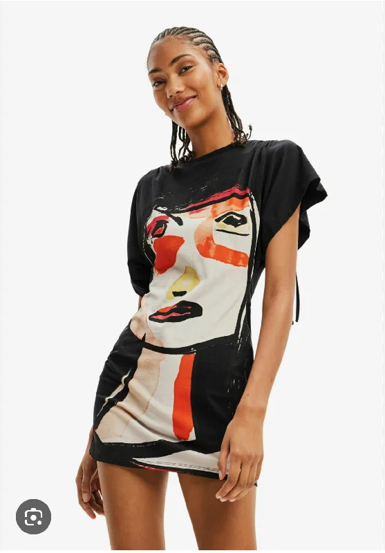 Arty face T-shirt dress women Boxy Fit Fitted Loose