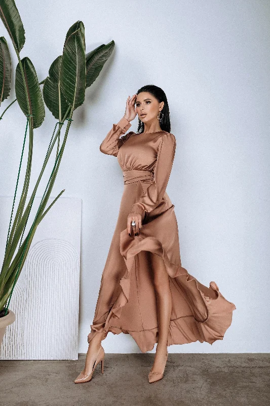 Mocco Thigh-Slit Maxi Dress Elegant Maxi Dress with Drapes