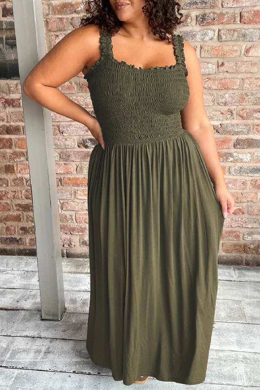 Jungle Green Shirred Bust Sleeveless Plus Size Maxi Dress Fashionable Halter Neck Maxi Dress